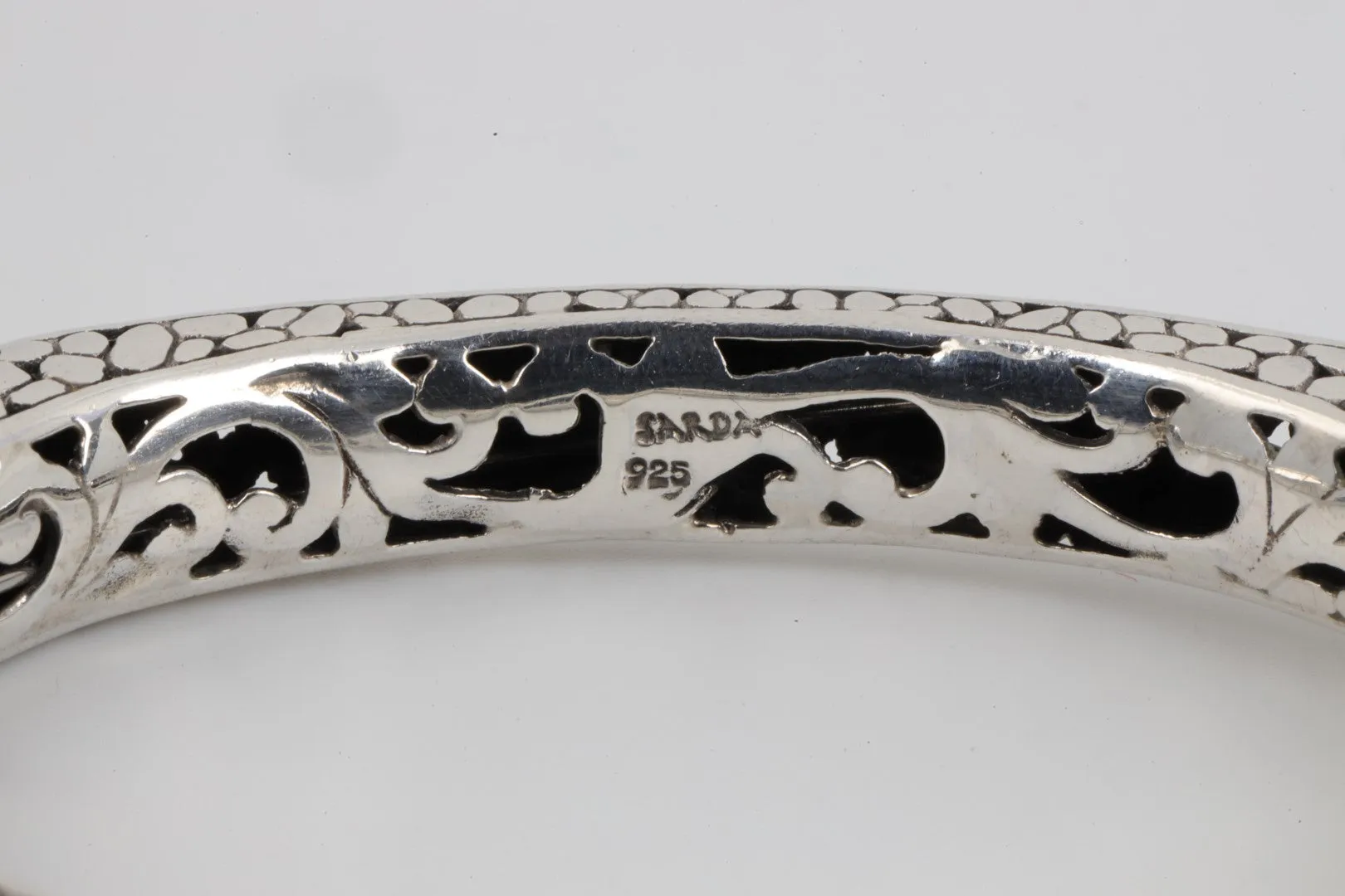 6.5" Sarda 925 Silver Square Bangle Bracelet (38.04g.)