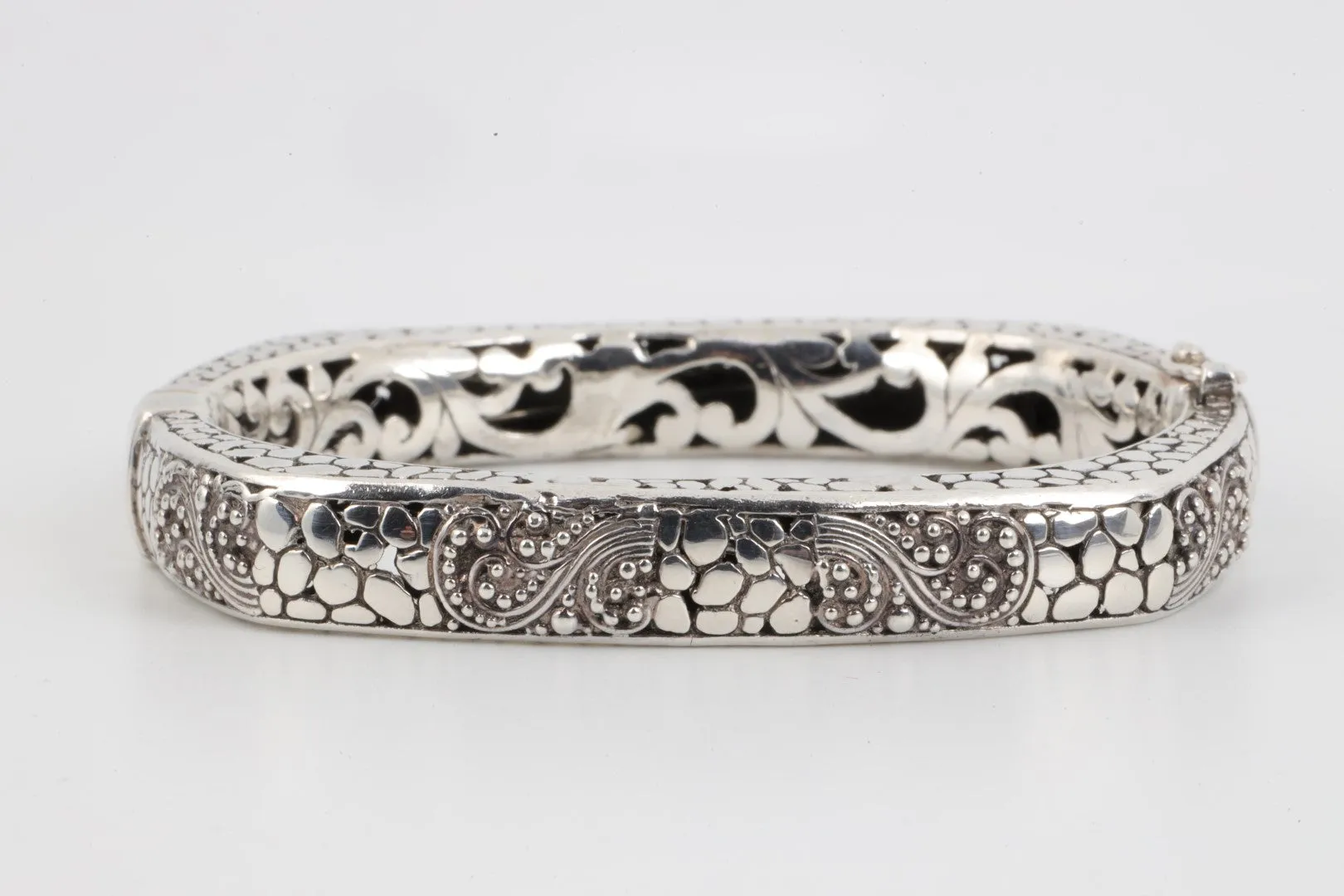 6.5" Sarda 925 Silver Square Bangle Bracelet (38.04g.)