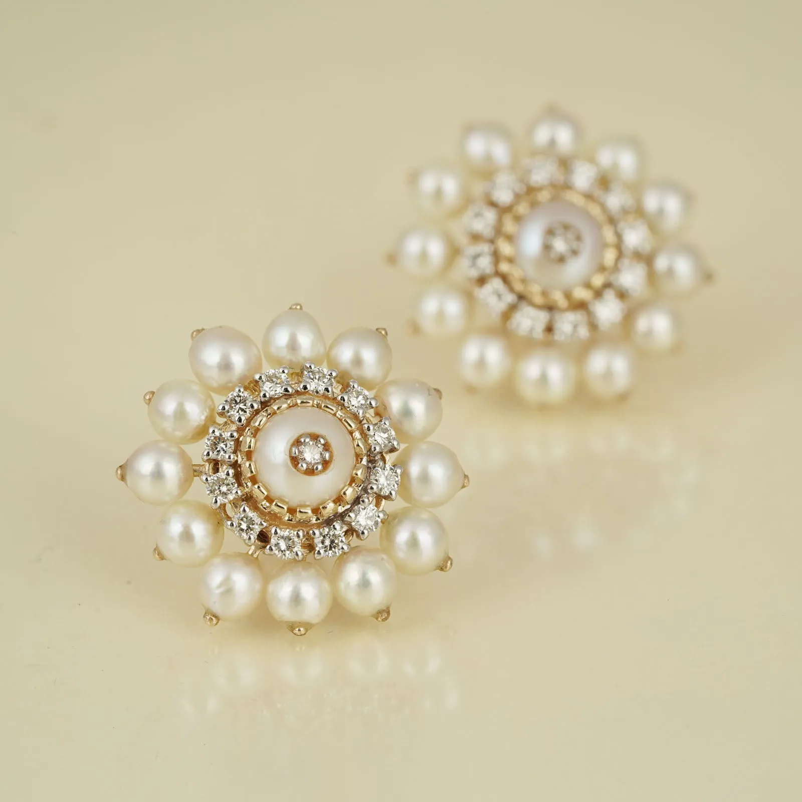 Audrey Snow Ear Studs