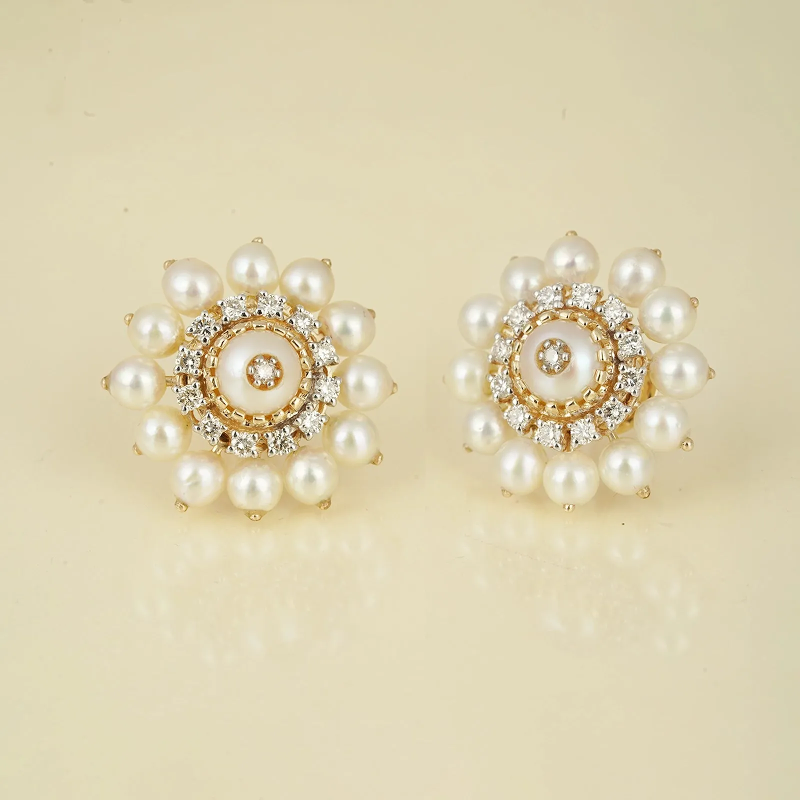 Audrey Snow Ear Studs