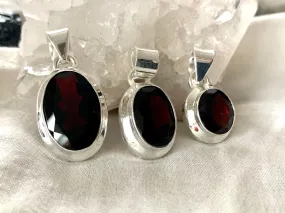 Garnet Ansley Pendant - Oval