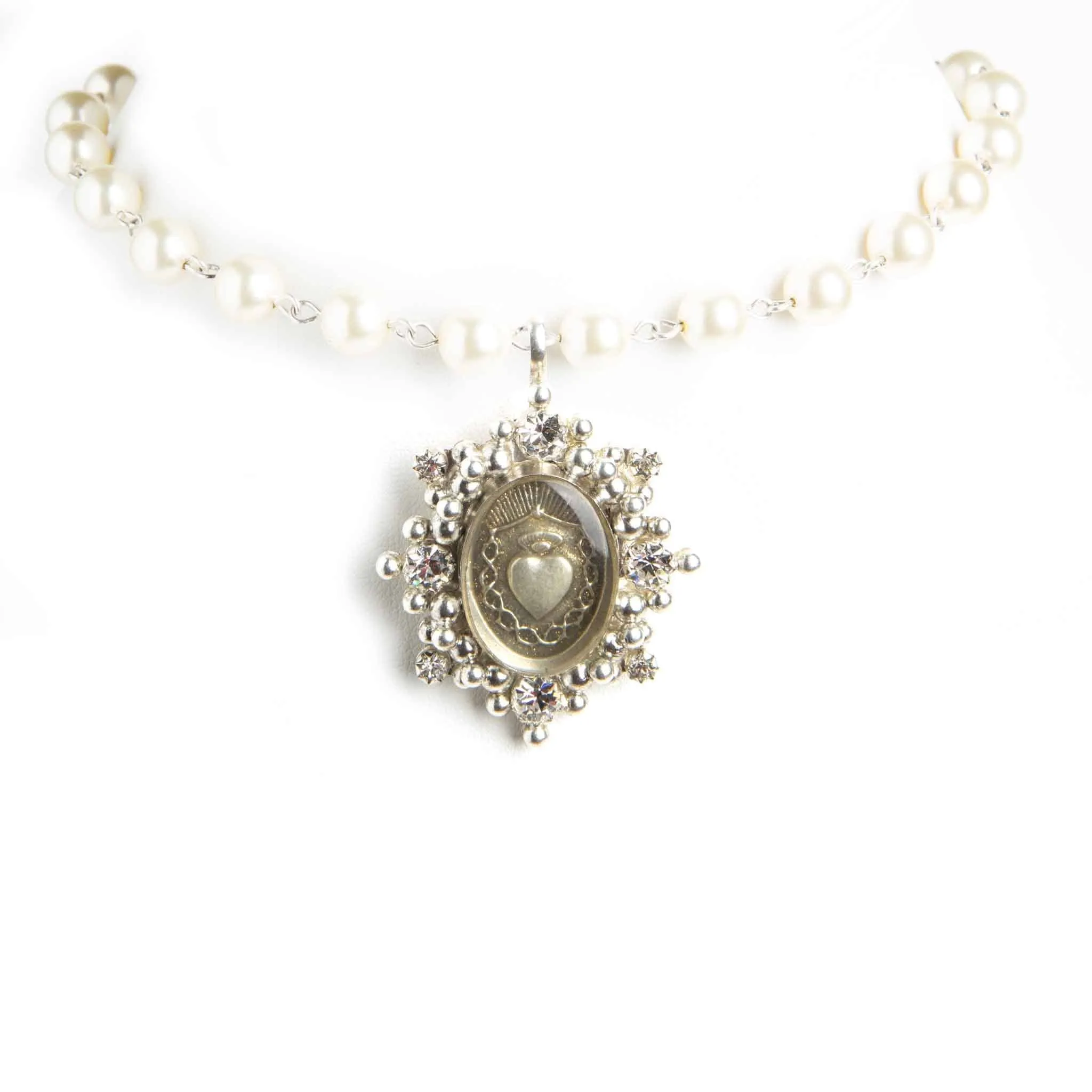 Iconic Pearl Choker Cream Pearl with All Medallions