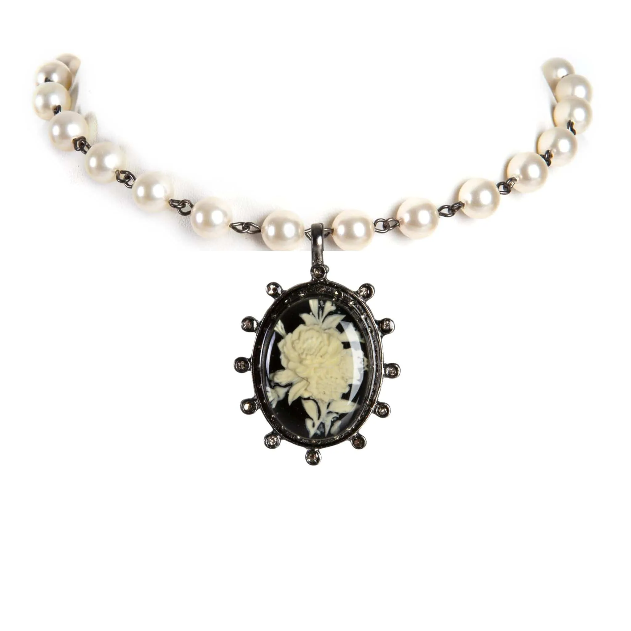 Iconic Pearl Choker Cream Pearl with All Medallions