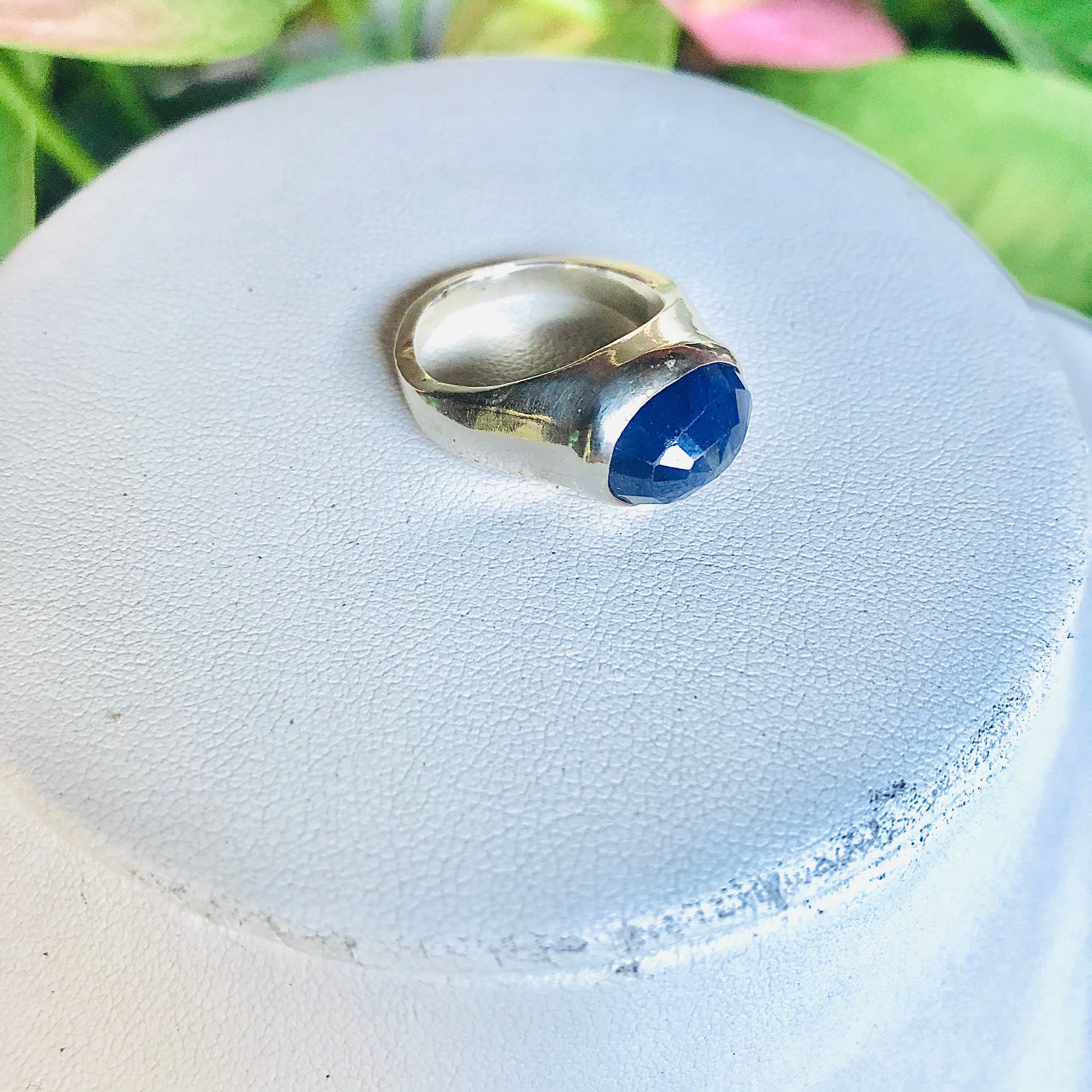 Oval top sapphire ring