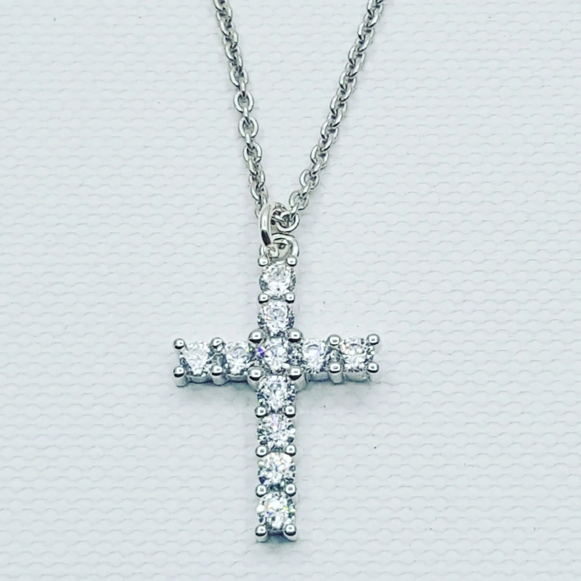 Xanthe cross necklace